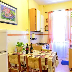 Casa Vacanza Frendy - Free Airport Transportation On Arrival If You Book An Of Minimum 3 Nights And 6 People Roma